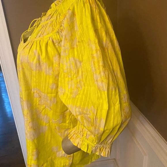 NWT Marie Oliver Finley top in Honeysuckle Yellow with tie neckline size M - Picture 6 of 8